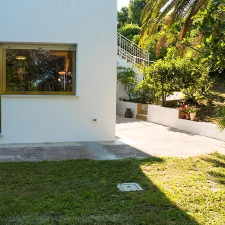 N228 - Numana, Quadrilocale Ristrutturato Con Giardino