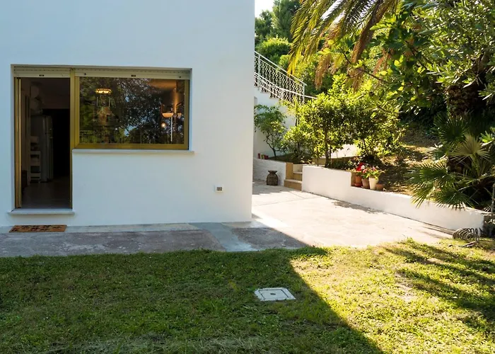 N228 - Numana, Quadrilocale Ristrutturato Con Giardino